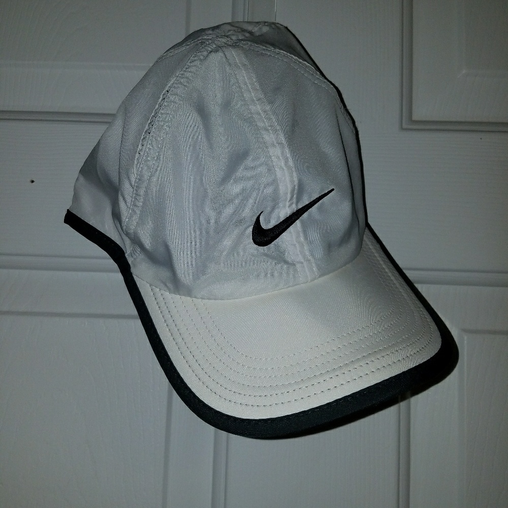 Nike Featherlight Hat